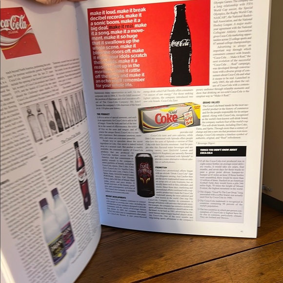 Gund Coffee Table Book America’s greatest brands - Picture 6 of 8